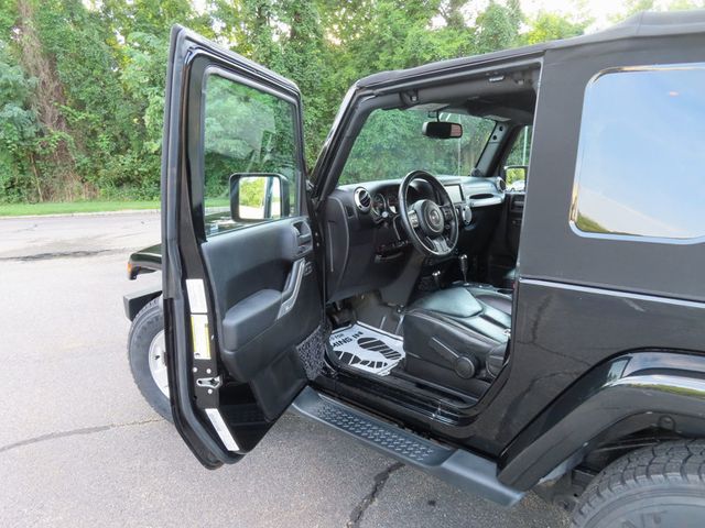 2013 Jeep Wrangler 4WD 2dr Sahara - 23053240 - 21