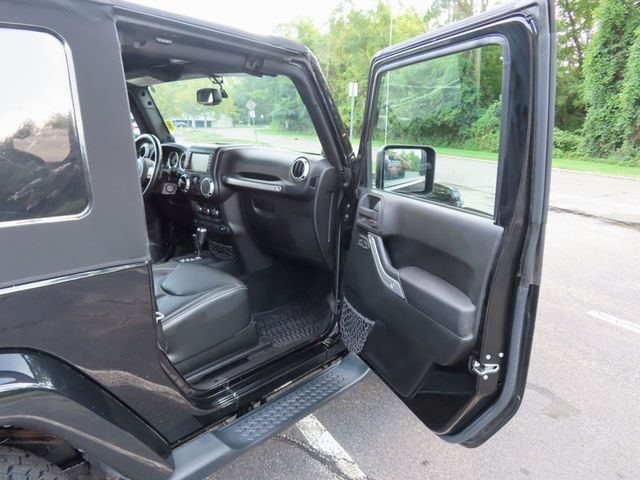 2013 Jeep Wrangler 4WD 2dr Sahara - 23053240 - 22