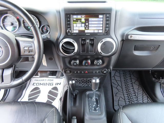 2013 Jeep Wrangler 4WD 2dr Sahara - 23053240 - 28