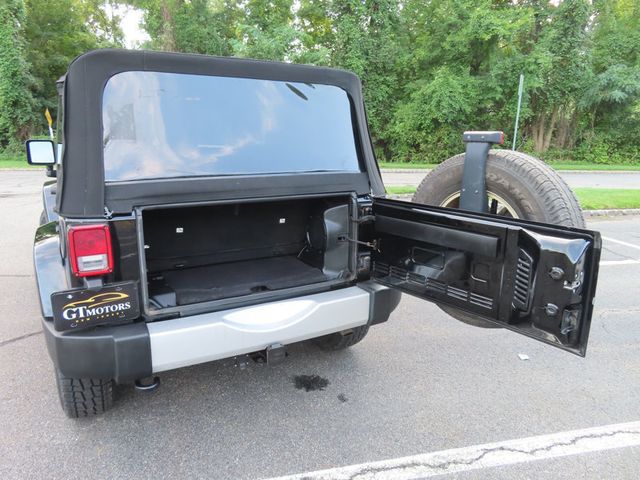 2013 Jeep Wrangler 4WD 2dr Sahara - 23053240 - 38
