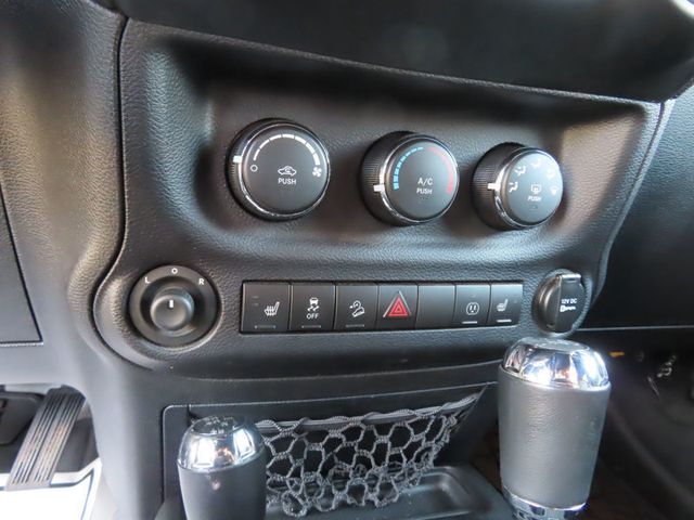2013 Jeep Wrangler 4WD 2dr Sahara - 23053240 - 8