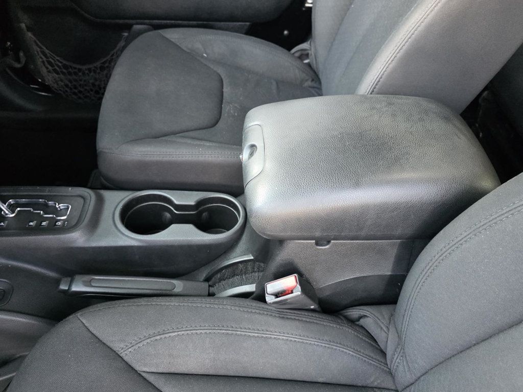 2013 Jeep Wrangler Two-Door Sport photo 7