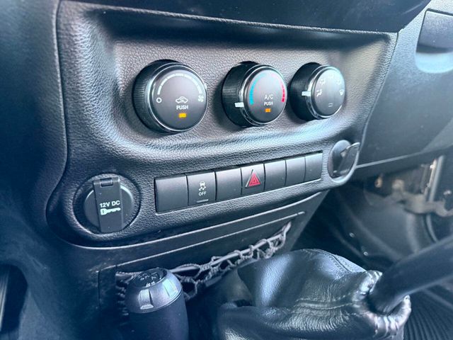 2013 Jeep Wrangler 4WD 2dr Sport - 23055252 - 31
