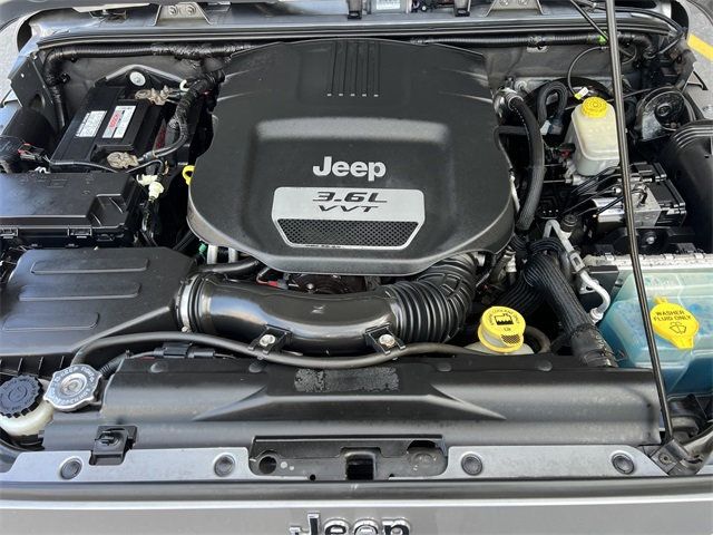 2013 Jeep Wrangler 4WD 2dr Sport - 22967559 - 14