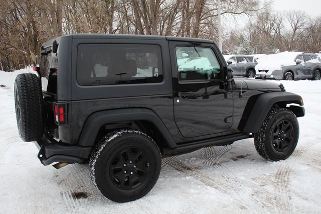 2013 Jeep Wrangler Sahara photo 4