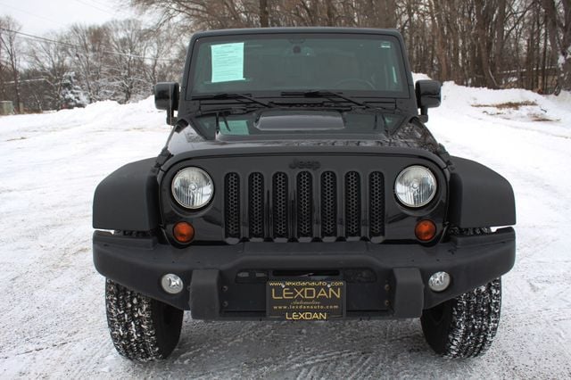 2013 Jeep Wrangler Sahara photo 5