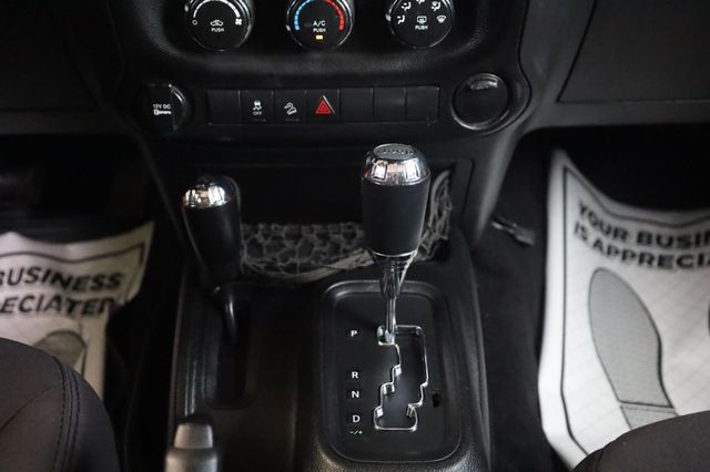 2013 Jeep Wrangler Sport - 23034646 - 29