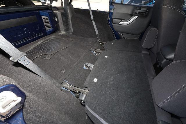 2013 JEEP Wrangler Unlimited 4WD 4dr Sahara - 23027832 - 14