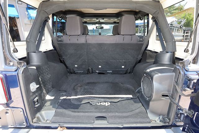 2013 JEEP Wrangler Unlimited 4WD 4dr Sahara - 23027832 - 15