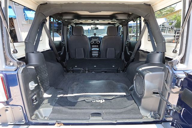 2013 JEEP Wrangler Unlimited 4WD 4dr Sahara - 23027832 - 16
