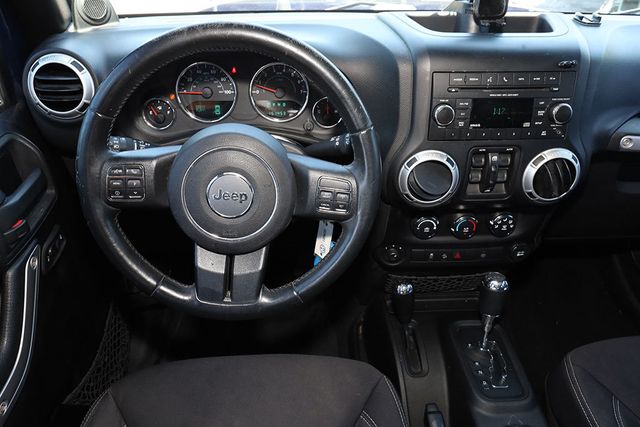 2013 JEEP Wrangler Unlimited 4WD 4dr Sahara - 23027832 - 17