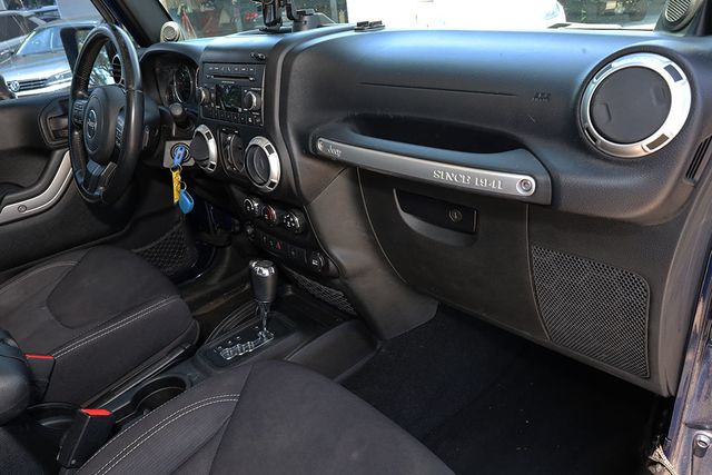 2013 JEEP Wrangler Unlimited 4WD 4dr Sahara - 23027832 - 19