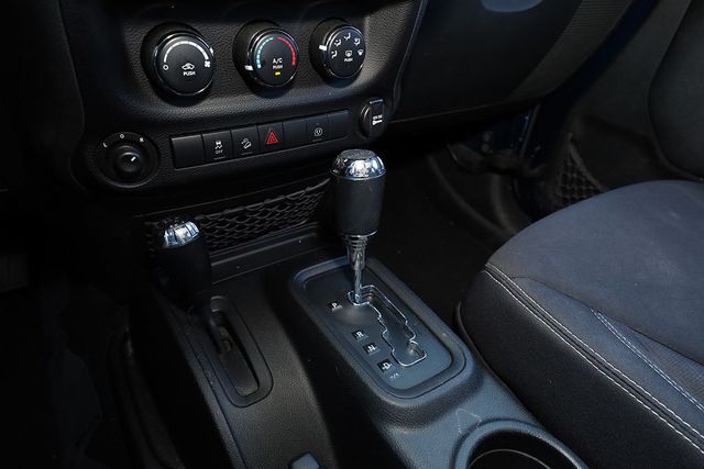 2013 JEEP Wrangler Unlimited 4WD 4dr Sahara - 23027832 - 23