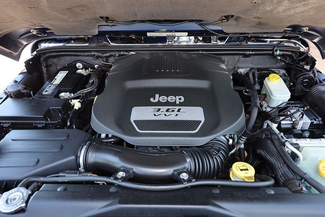 2013 JEEP Wrangler Unlimited 4WD 4dr Sahara - 23027832 - 26