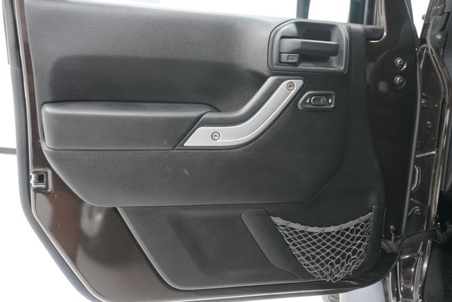 2013 Jeep Wrangler Unlimited 4WD 4dr Sahara - 23017142 - 16