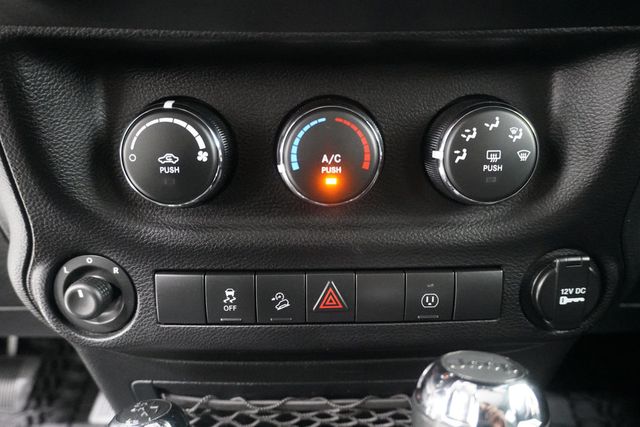 2013 Jeep Wrangler Unlimited 4WD 4dr Sahara - 23017142 - 21