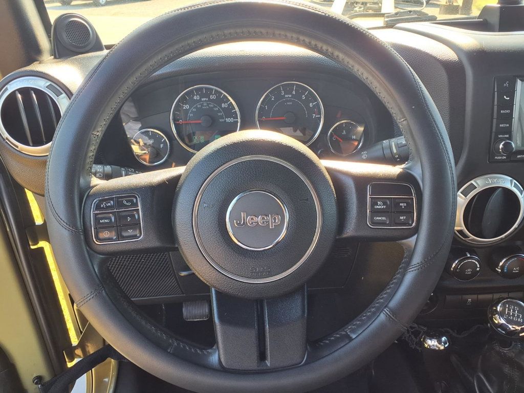 2013 Jeep Wrangler Unlimited 4WD 4dr Sahara - 23078278 - 10