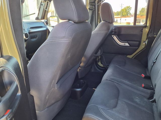 2013 Jeep Wrangler Unlimited 4WD 4dr Sahara - 23078278 - 12