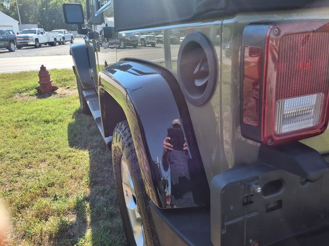 2013 Jeep Wrangler Unlimited 4WD 4dr Sahara - 23078278 - 14