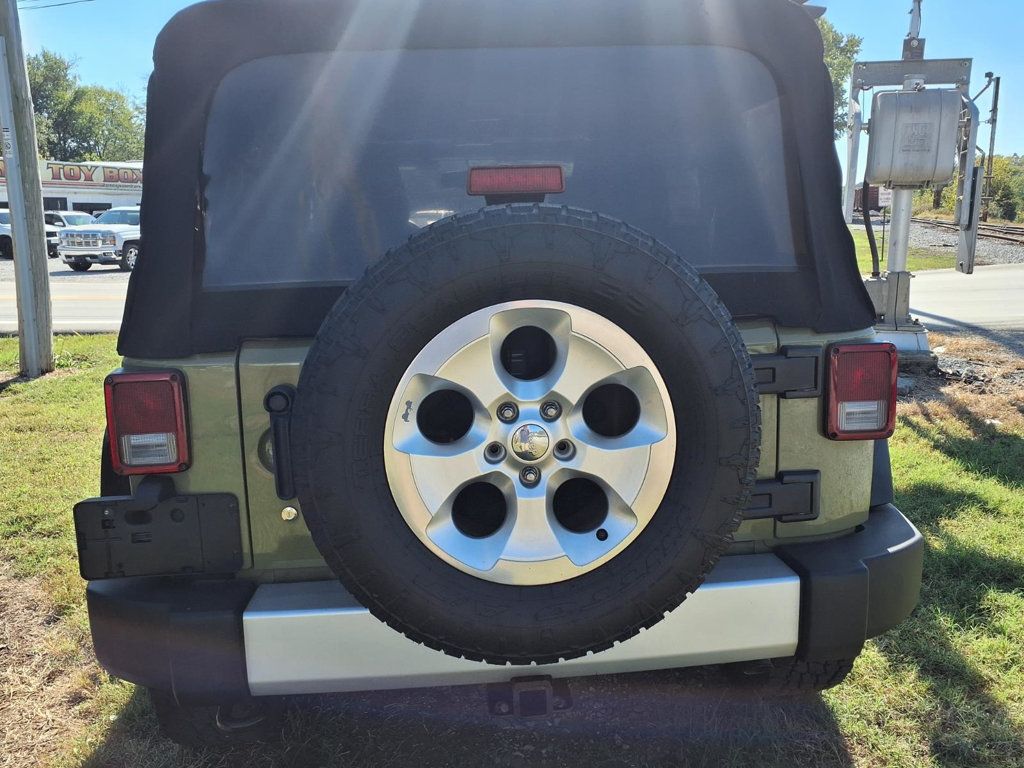 2013 Jeep Wrangler Unlimited 4WD 4dr Sahara - 23078278 - 15