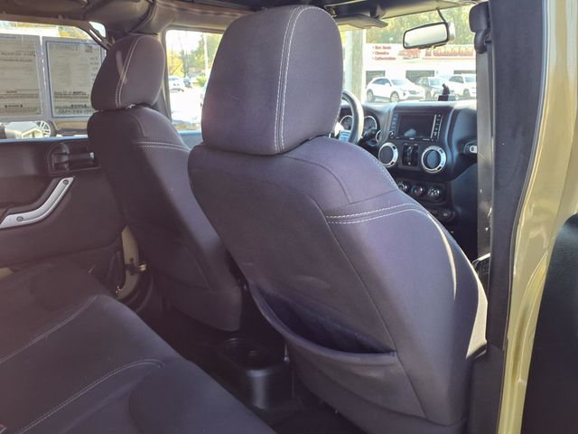 2013 Jeep Wrangler Unlimited 4WD 4dr Sahara - 23078278 - 16
