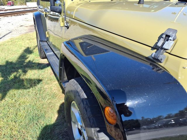 2013 Jeep Wrangler Unlimited 4WD 4dr Sahara - 23078278 - 18