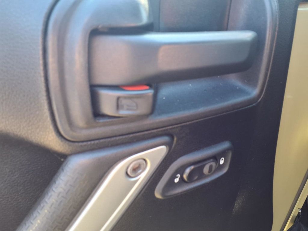 2013 Jeep Wrangler Unlimited 4WD 4dr Sahara - 23078278 - 5