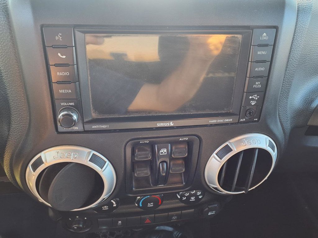 2013 Jeep Wrangler Unlimited 4WD 4dr Sahara - 23078278 - 7