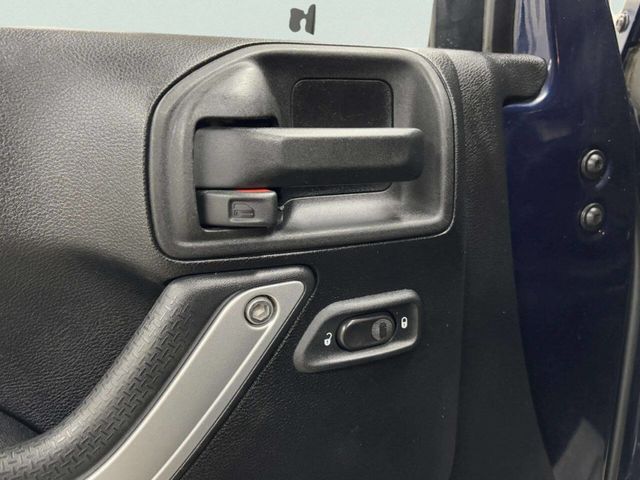 2013 Jeep Wrangler Unlimited 4WD 4dr Sahara - 22951790 - 13