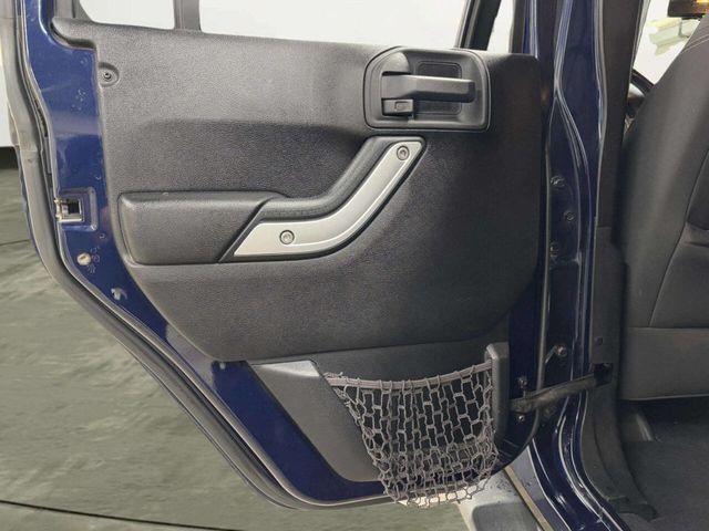 2013 Jeep Wrangler Unlimited 4WD 4dr Sahara - 22951790 - 17