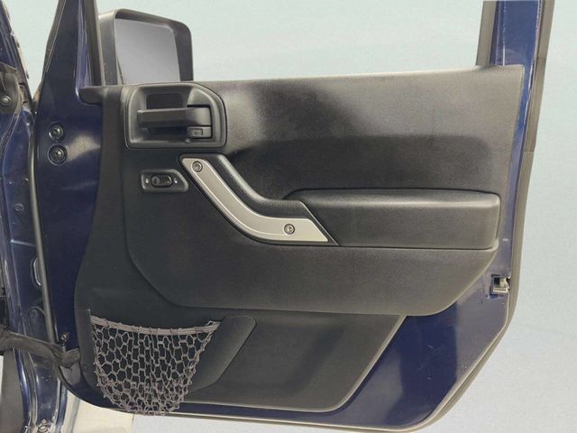 2013 Jeep Wrangler Unlimited 4WD 4dr Sahara - 22951790 - 22