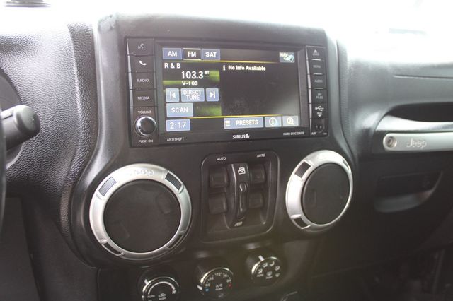 2013 Jeep Wrangler Unlimited 4WD 4dr Sahara - 22978320 - 14