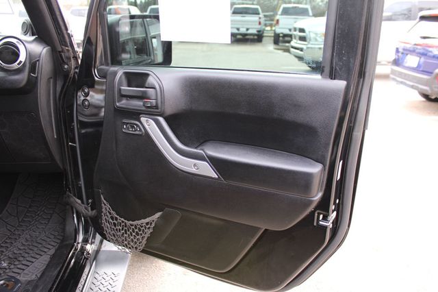 2013 Jeep Wrangler Unlimited 4WD 4dr Sahara - 22978320 - 17