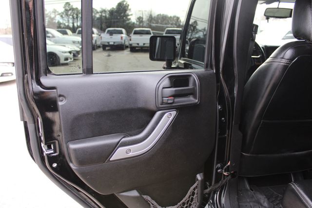 2013 Jeep Wrangler Unlimited 4WD 4dr Sahara - 22978320 - 18