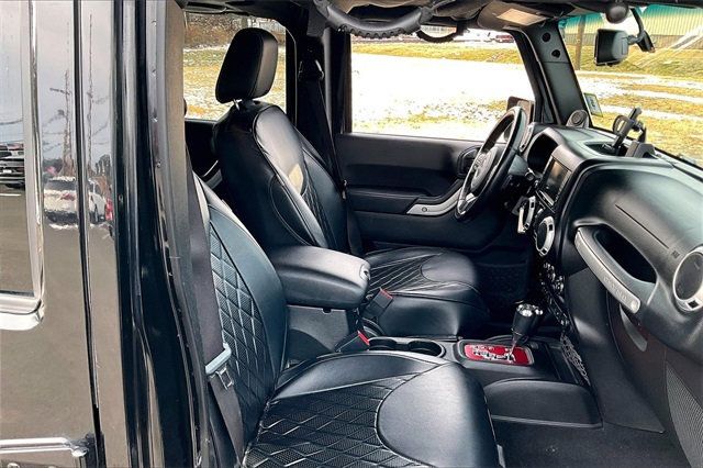 2013 Jeep Wrangler Unlimited 4WD 4dr Sahara - 22966979 - 11