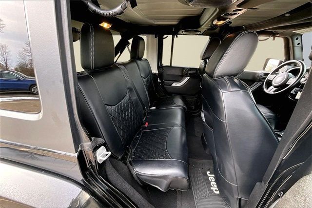 2013 Jeep Wrangler Unlimited 4WD 4dr Sahara - 22966979 - 14