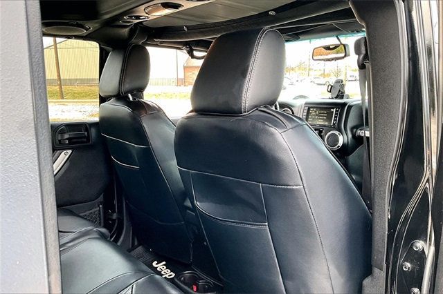 2013 Jeep Wrangler Unlimited 4WD 4dr Sahara - 22966979 - 15