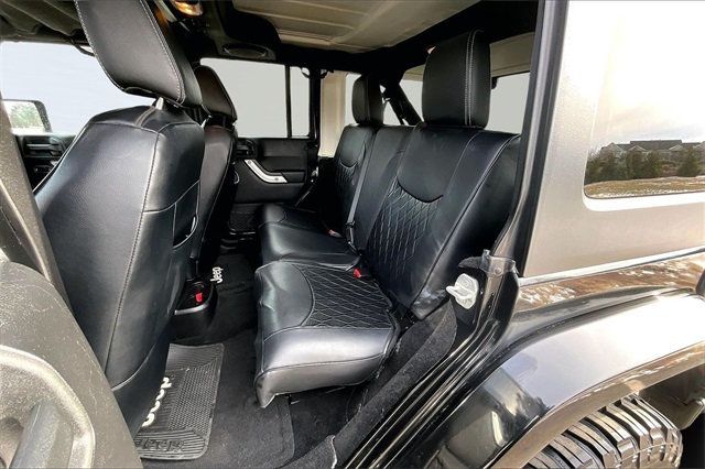 2013 Jeep Wrangler Unlimited 4WD 4dr Sahara - 22966979 - 17