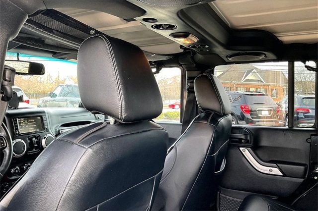 2013 Jeep Wrangler Unlimited 4WD 4dr Sahara - 22966979 - 18