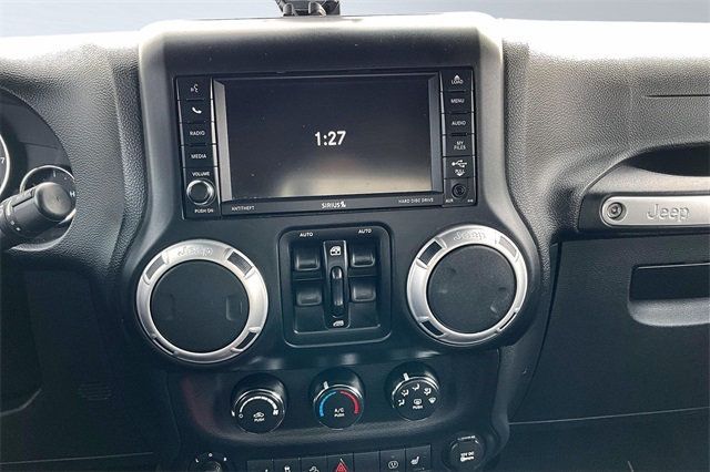 2013 Jeep Wrangler Unlimited 4WD 4dr Sahara - 22966979 - 24