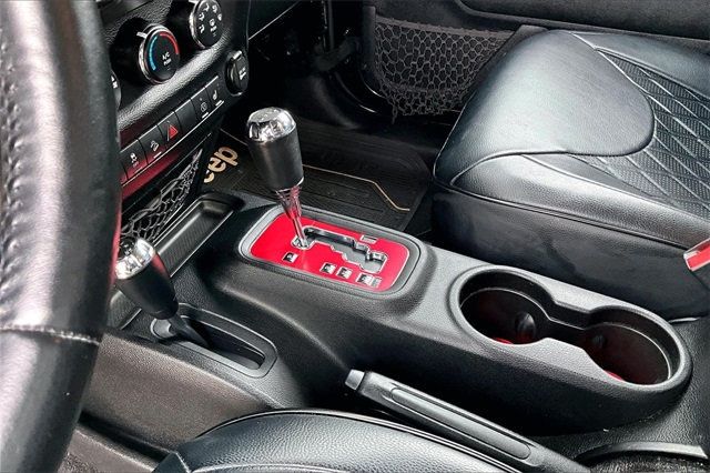 2013 Jeep Wrangler Unlimited 4WD 4dr Sahara - 22966979 - 29