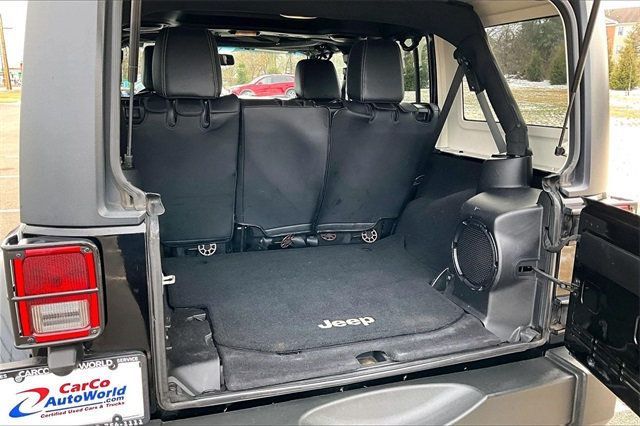 2013 Jeep Wrangler Unlimited 4WD 4dr Sahara - 22966979 - 32