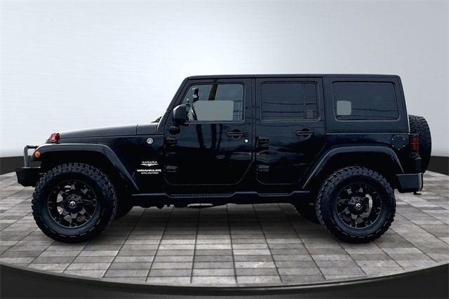 2013 Jeep Wrangler Unlimited 4WD 4dr Sahara - 22966979 - 3