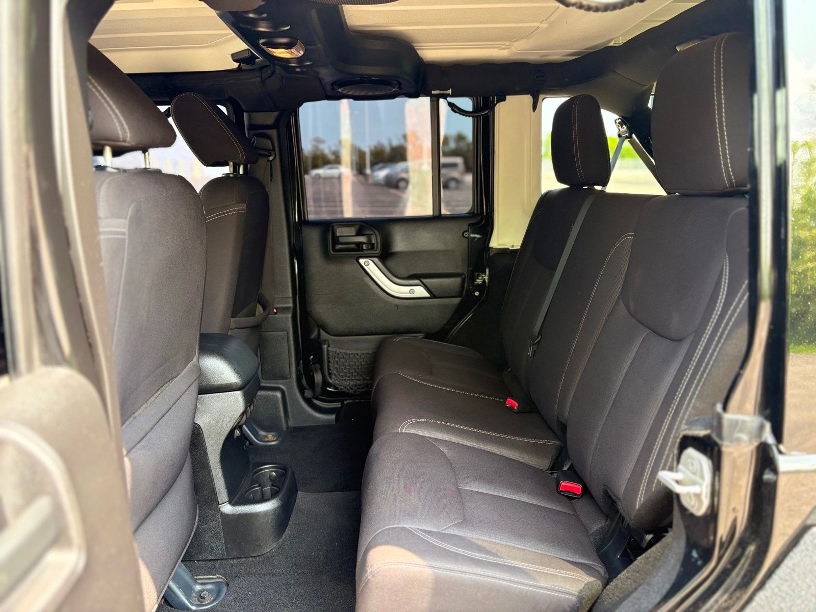 2013 Jeep Wrangler Unlimited Sahara photo 10