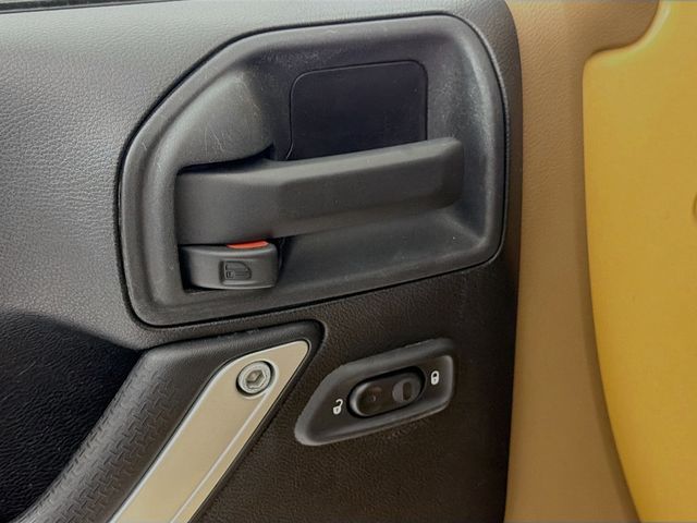 2013 Jeep Wrangler Unlimited 4WD 4dr Sahara - 22987098 - 15