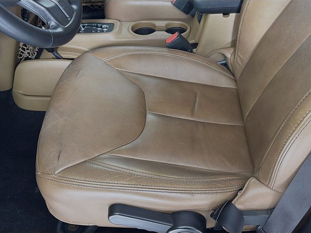 2013 Jeep Wrangler Unlimited 4WD 4dr Sahara - 22987098 - 17