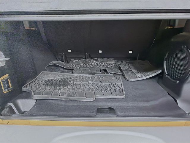 2013 Jeep Wrangler Unlimited 4WD 4dr Sahara - 22987098 - 24