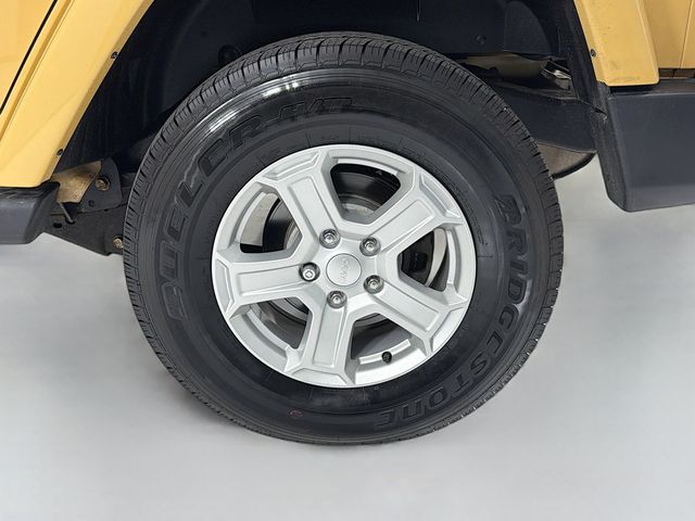 2013 Jeep Wrangler Unlimited 4WD 4dr Sahara - 22987098 - 29