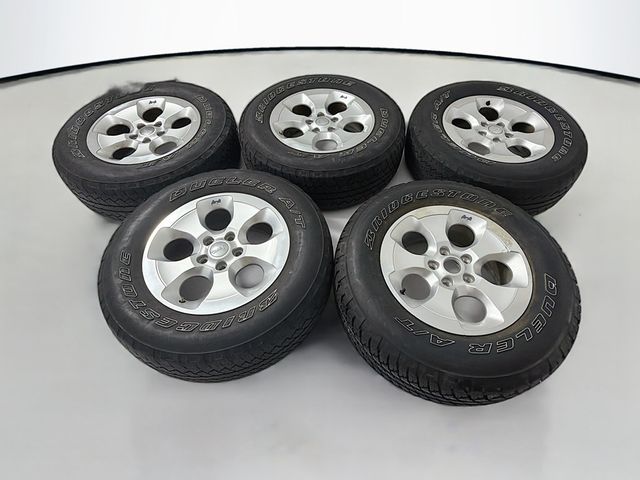 2013 Jeep Wrangler Unlimited 4WD 4dr Sahara - 22987098 - 33