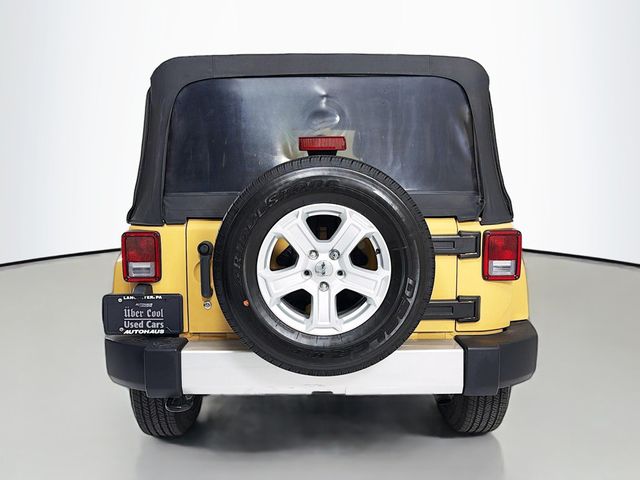 2013 Jeep Wrangler Unlimited 4WD 4dr Sahara - 22987098 - 5